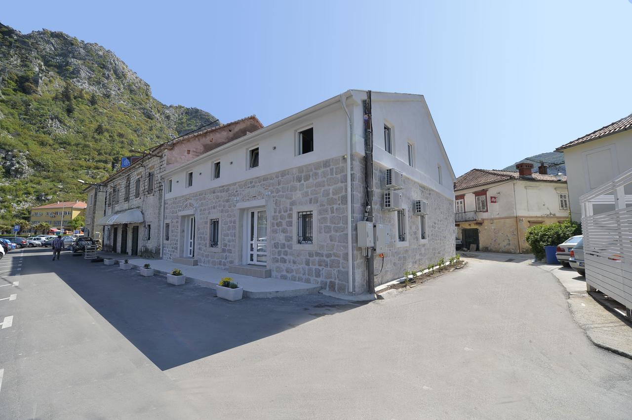 Hostel Pupa Kotor Exterior photo