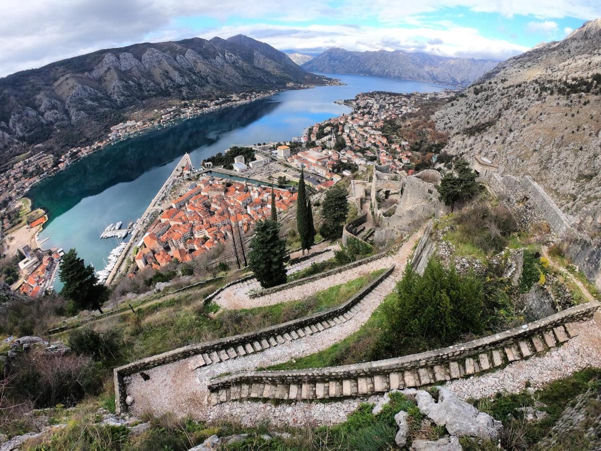 Hostel Pupa Kotor Exterior photo